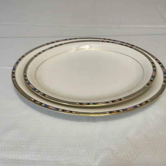 Set of two Serving Platters - Picture 9 of 14